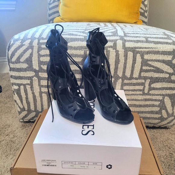 Women's Booties/Heels - Picture 2 of 4